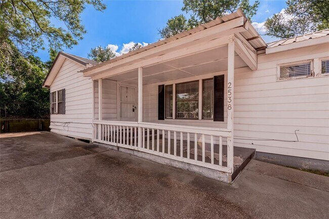 Foto del edificio - 2538 Sycamore Ave