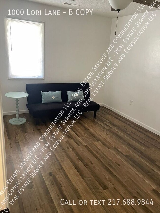 Building Photo - 1000 Lori Ln