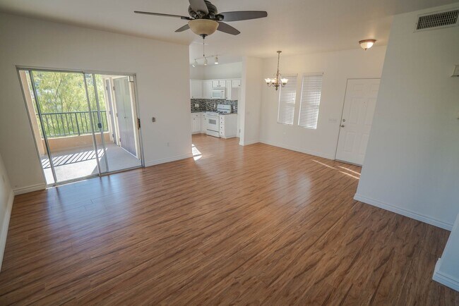 Foto del edificio - Charming 1-Bedroom Home in Saugus's Bordea...