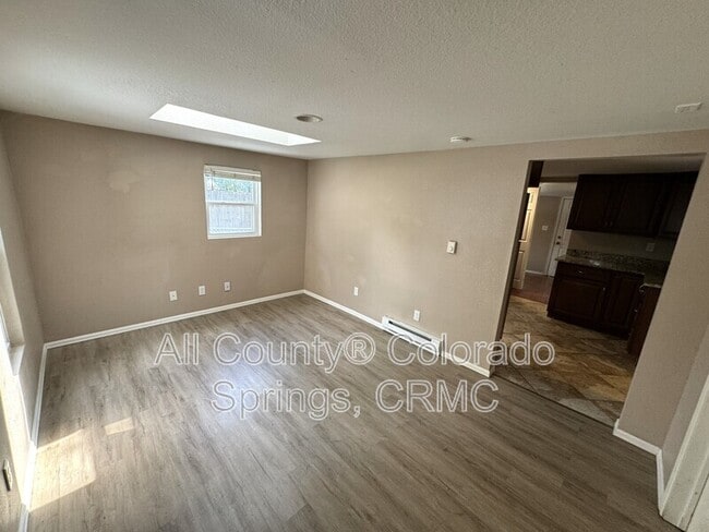 Building Photo - 822 S Logan Ave