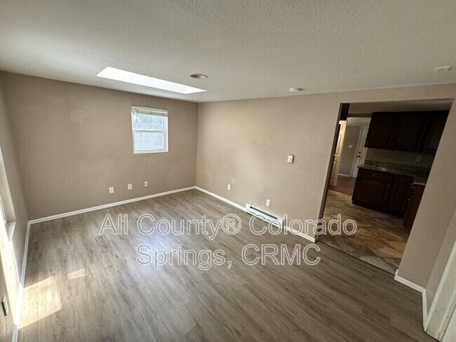 Foto del edificio - 822 S Logan Ave