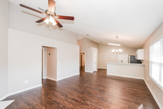 Foto del edificio - 1946 Running River Rd