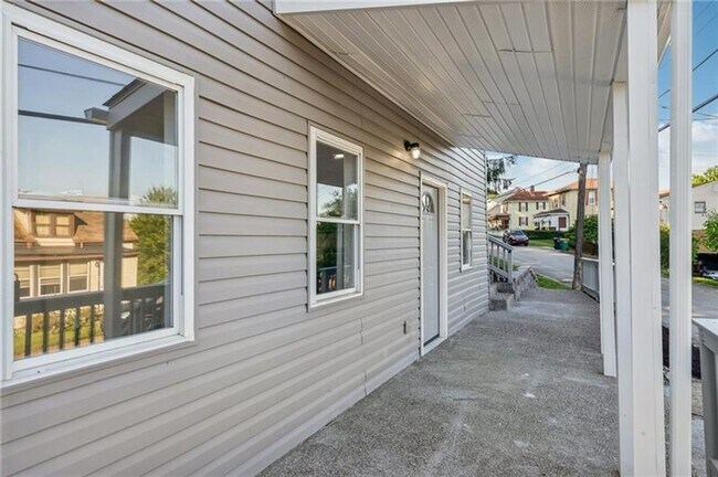 Foto del edificio - HOME FOR THE HOLIDAYS SPECIAL!-4 BEDROOM HOME IN FOX CHAPEL