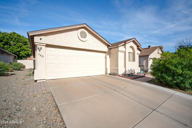 Building Photo - 9201 N 70th Dr
