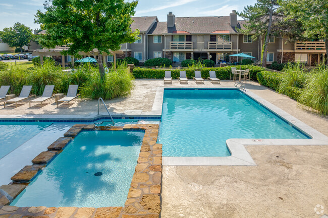 Área de piscina estilo centro turístico - Chardonnay Apartments