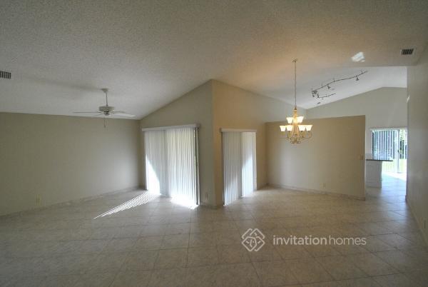 Foto del edificio - 10586 Pebble Cove Ln