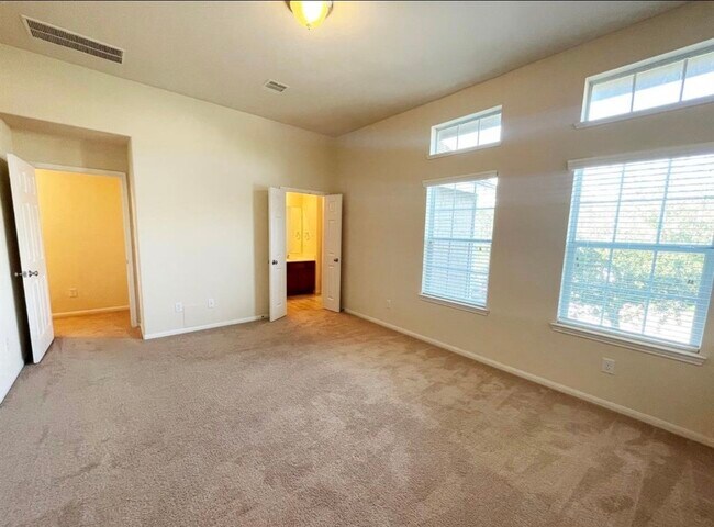 Foto del edificio - 8318 Greys Ln