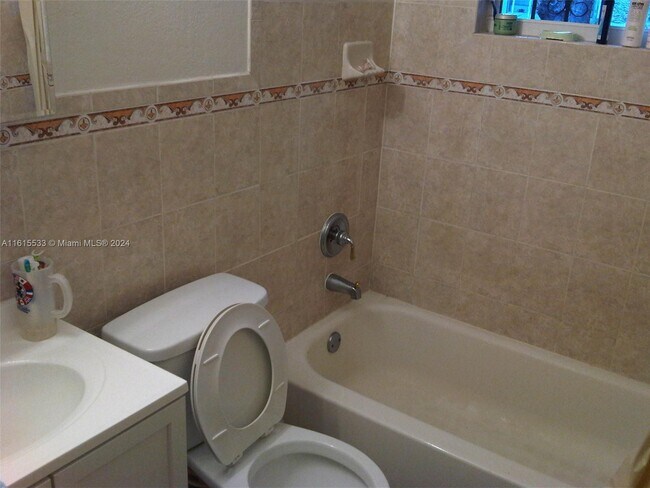 Foto del edificio - 71 NE 43rd St