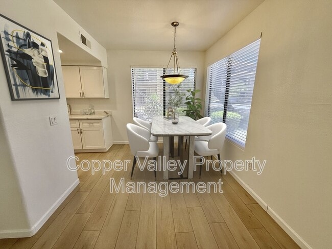 Building Photo - 4925 E Desert Cove Ave