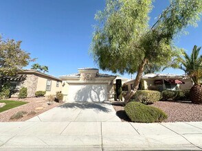 Building Photo - 4684 Riva De Romanza St