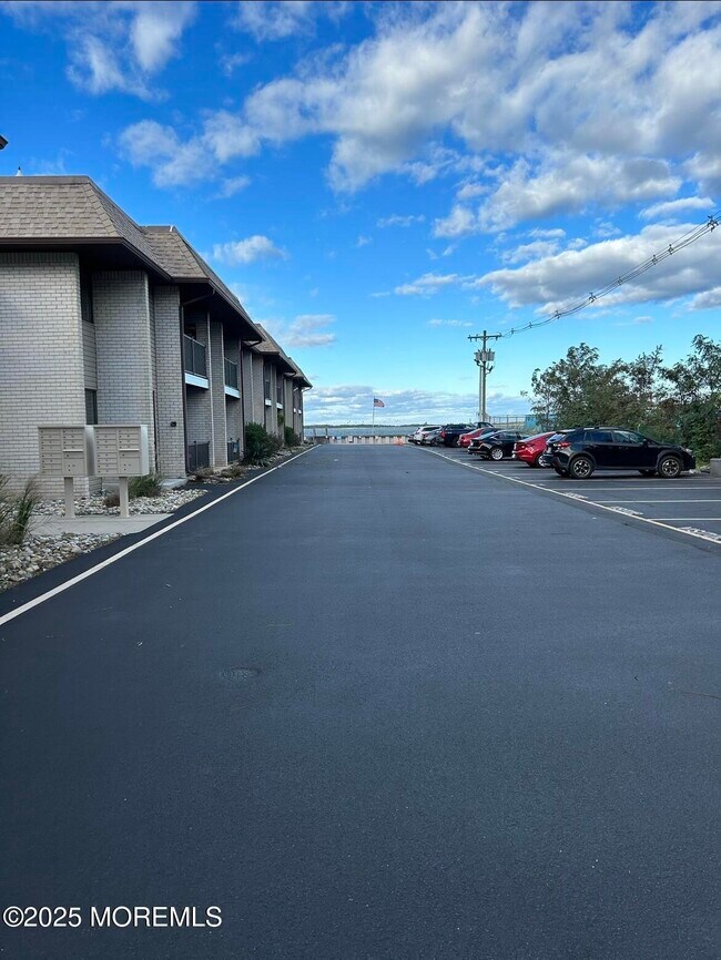 Foto del edificio - 330 Shore Dr