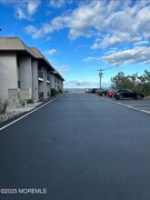 Building Photo - 330 Shore Dr