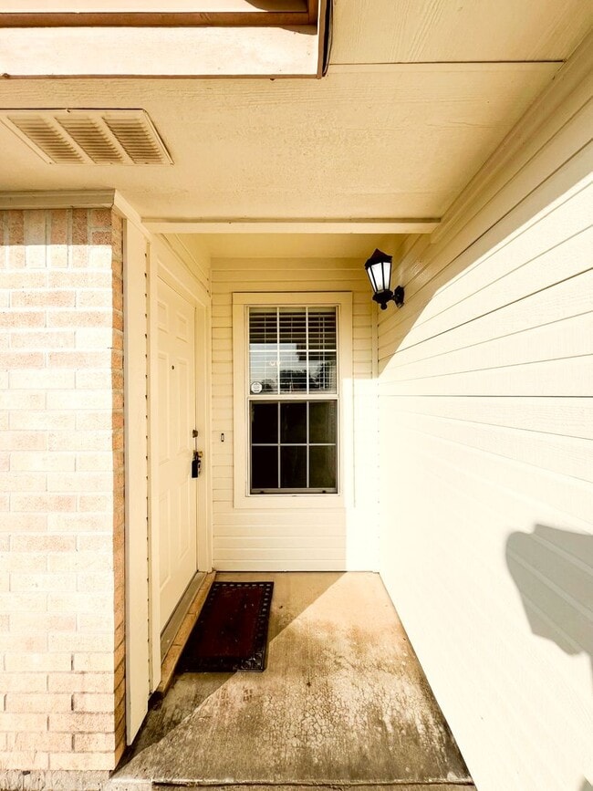 Building Photo - Available NOW Beautiful 1 story, 3 bedroom, 2 bath home. This is exactly what you have been looki...