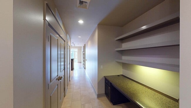 Interior Photo - TEN20