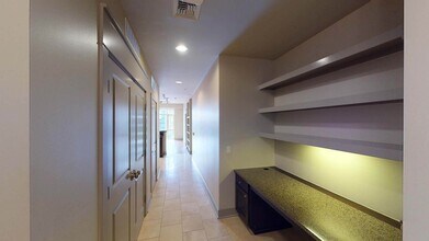 Interior Photo - TEN20