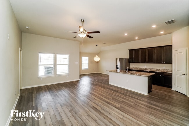 Building Photo - 6411 Thorpe Holw