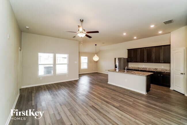 Foto del edificio - 6411 Thorpe Holw