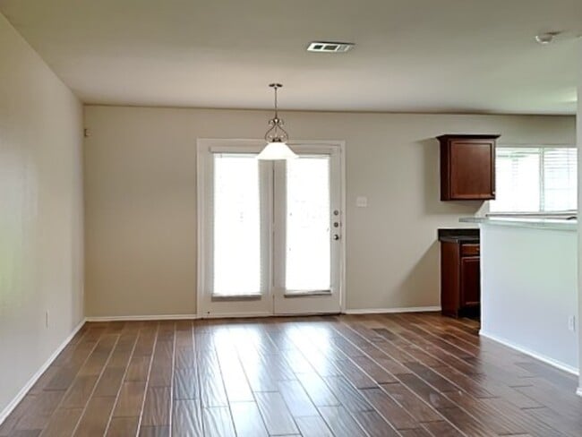 Building Photo - 219 Stable Dr