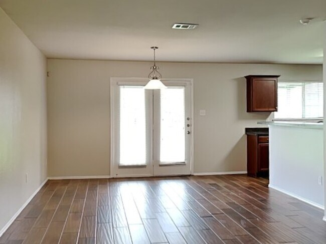 Foto del edificio - 219 Stable Dr