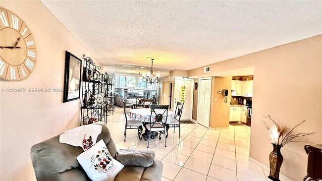 Foto del edificio - 8961 S Hollybrook Blvd