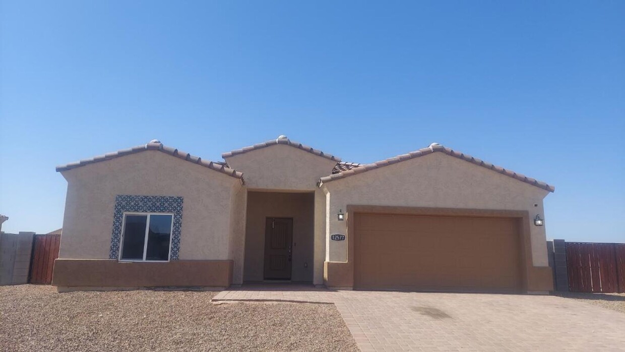 Primary Photo - BEAUTIFUL HOME IN ARIZONA CITY!!