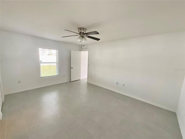 Foto del edificio - 270 Hyacinth Ct