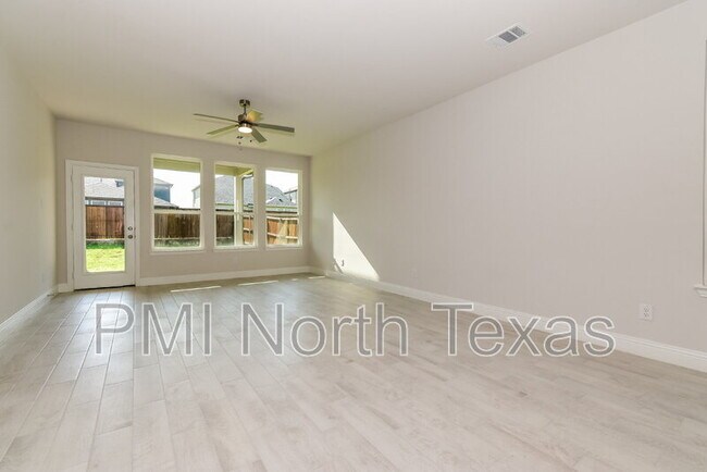 Foto del edificio - 3104 Cordelia Dr