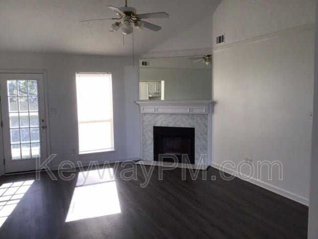 Building Photo - 119 Summerfield Cir