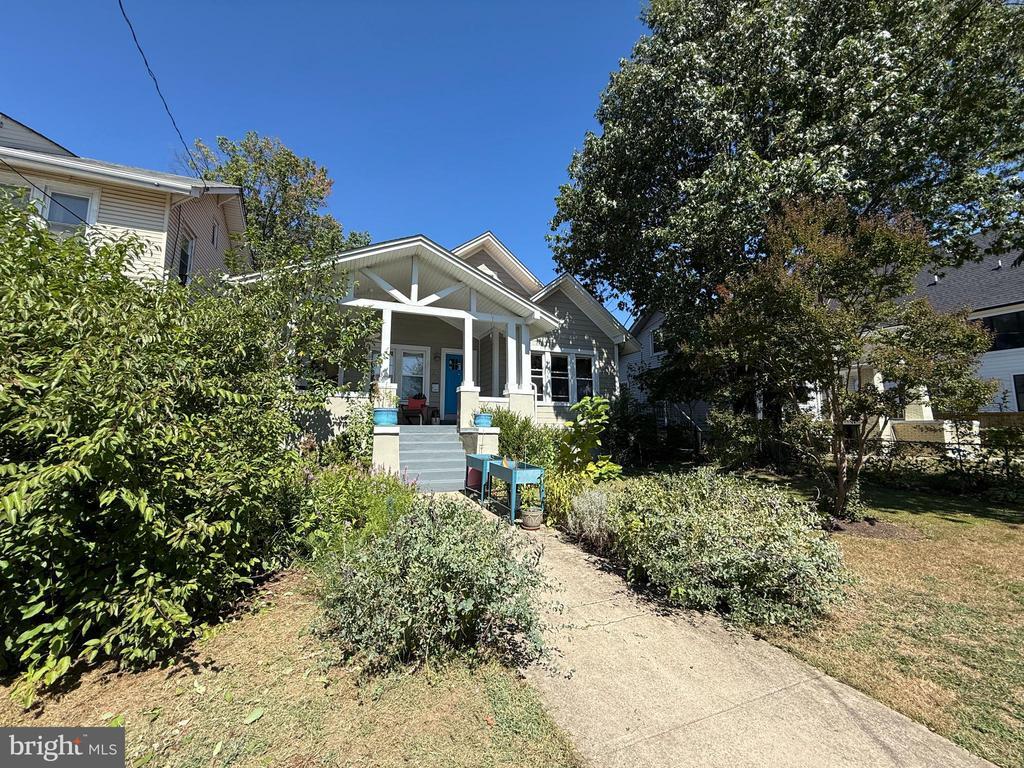 Foto principal - 1014 Bryant St NE
