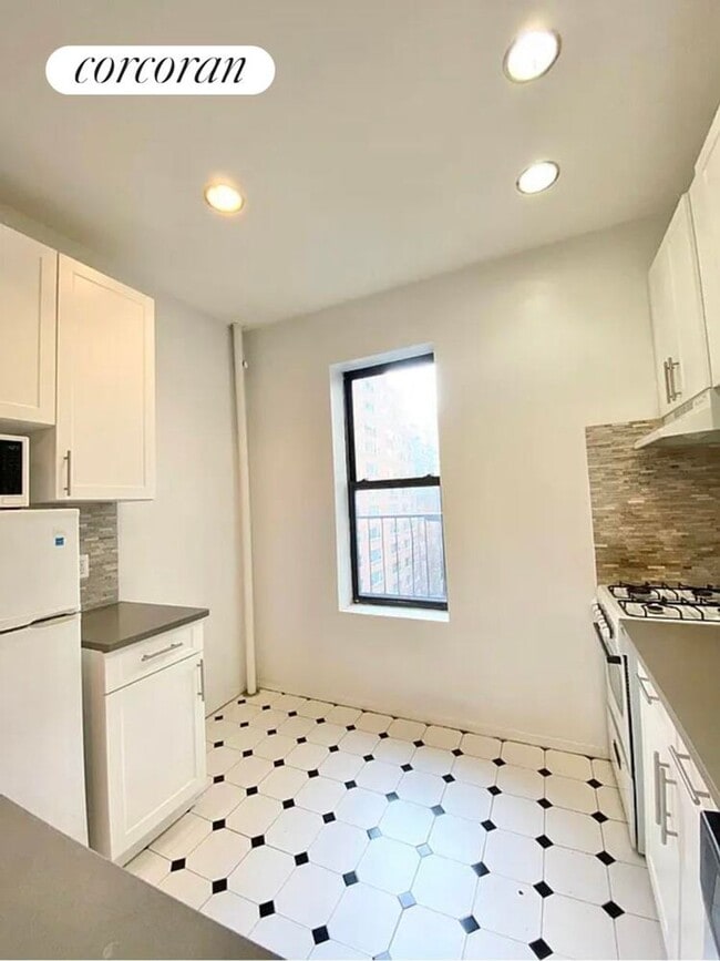Building Photo - 1235 1st Ave