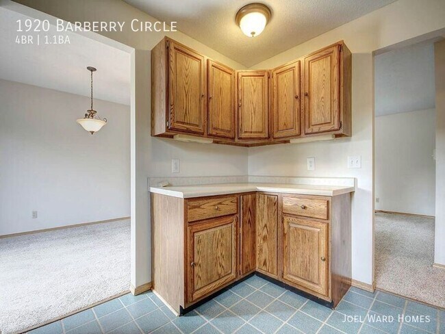 Foto del edificio - 1920 Barberry Cir