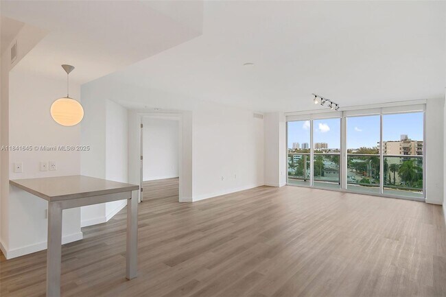 Foto del edificio - 1500 Bay Rd