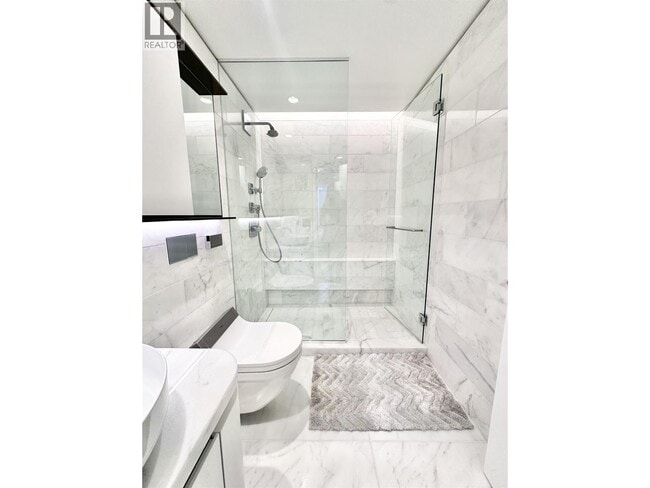 Building Photo - 1482 Robson St