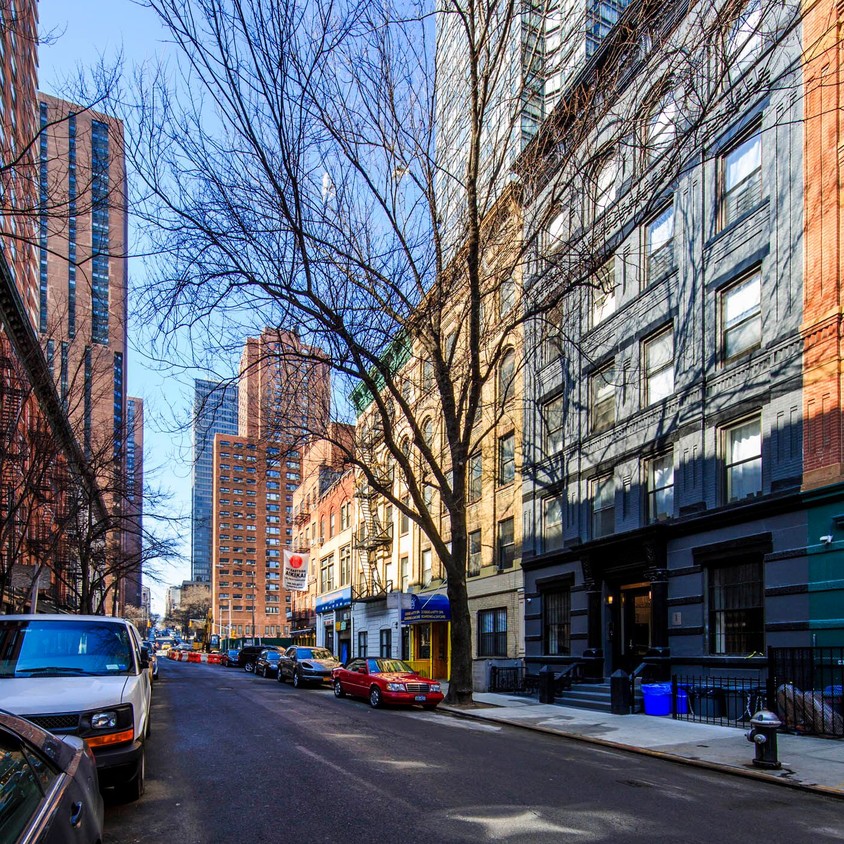 Foto principal - 313 E 92nd St