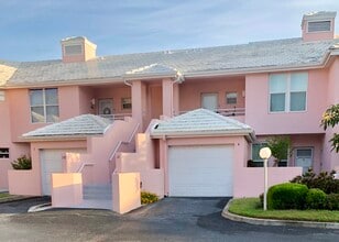 Building Photo - 4330 Pinebrook Cir