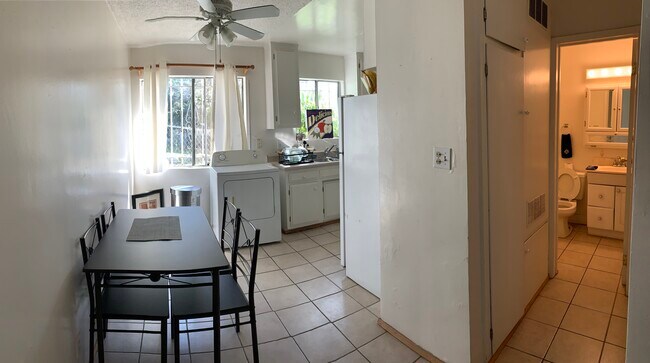 1/2 downstairs bath - 747 N Occidental Blvd