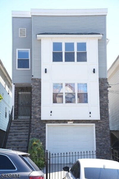 Foto del edificio - 168 Johnson Ave