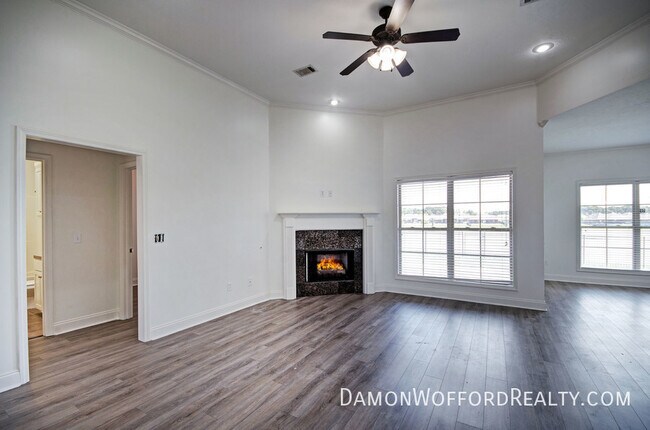 Foto del edificio - 142 Lakeway Drive