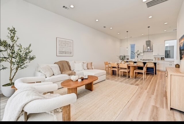 Building Photo - 5910 Val Verde St