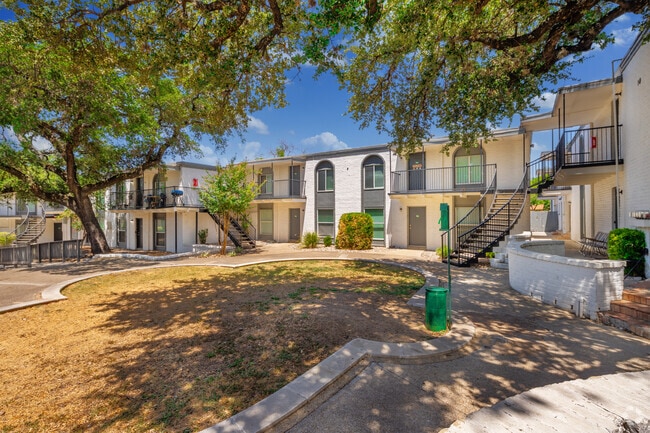Main Courtyard - Moxie