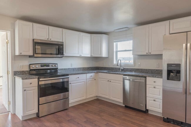 Building Photo - UPDATED 2 Bedrm  1Bath Home - Granite, Sta...