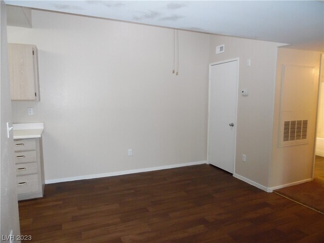 Building Photo - 7885 W Flamingo Rd