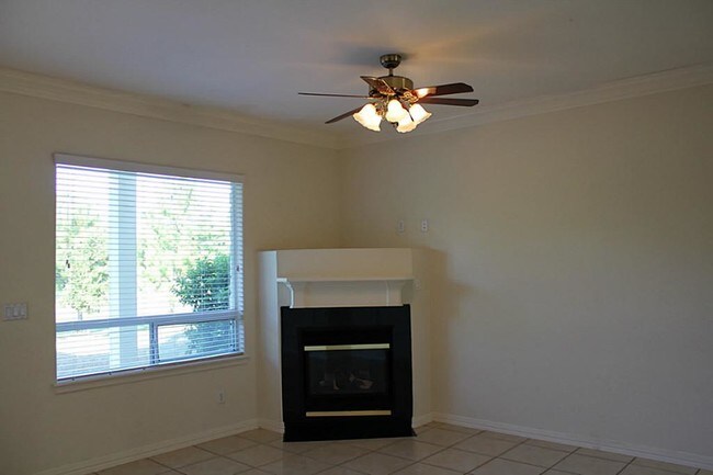 Building Photo - 16020 Fountainview Dr