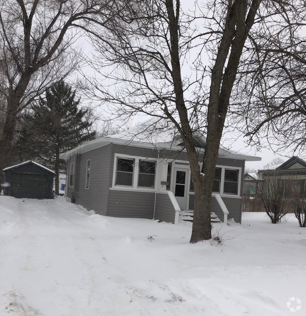 Building Photo - 615 N Harth Ave
