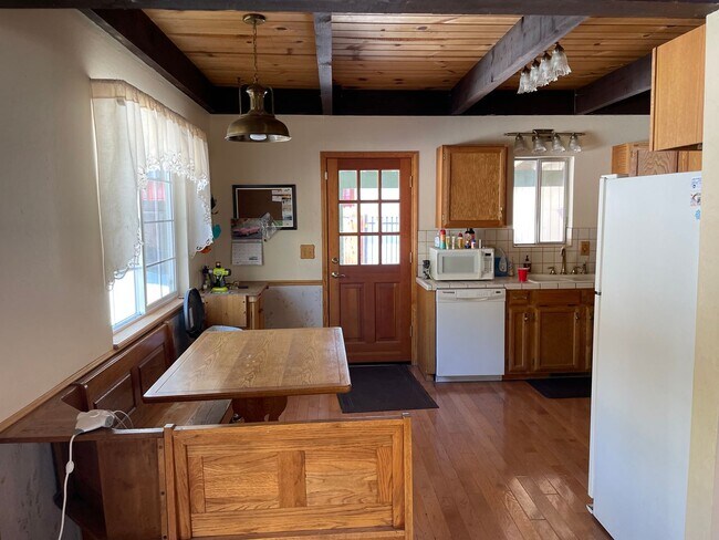 Foto del edificio - Great County Location - 3 bed, 2 bath with Garage