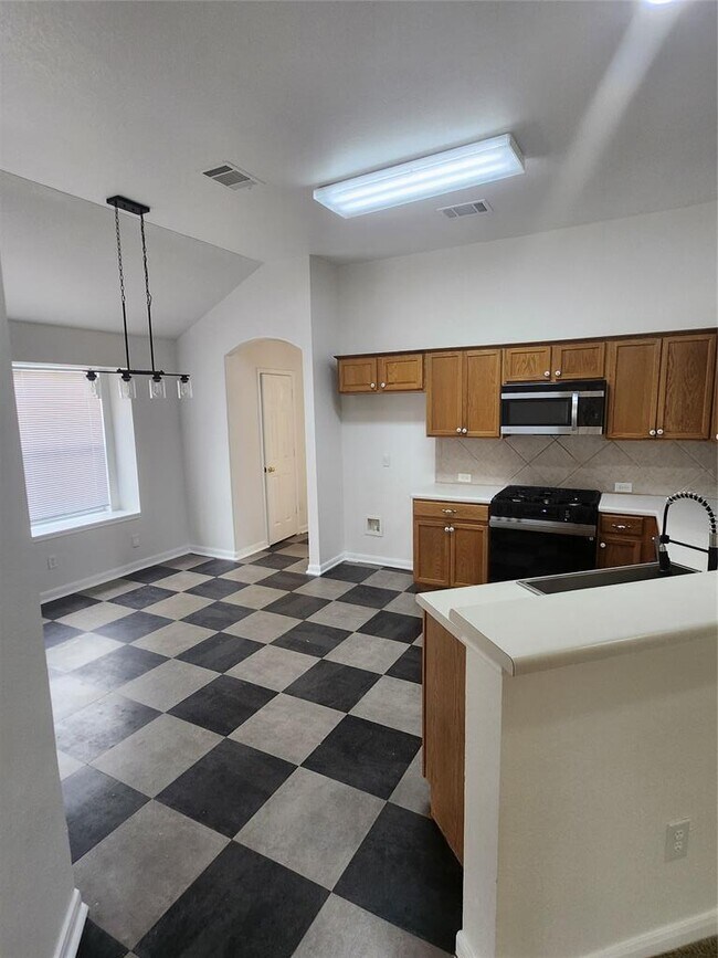 Building Photo - 202 N Pauley Dr