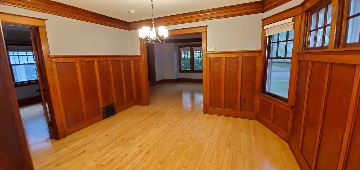 2021 N 71st St, Wauwatosa, WI 53213 Townhome Rentals in Wauwatosa WI