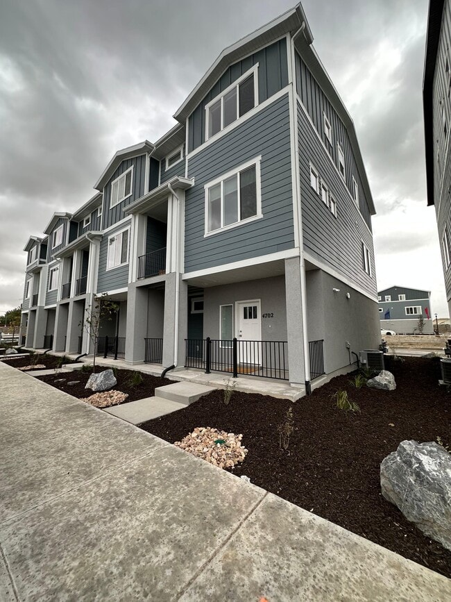 Building Photo - 4702 W Talavera Wy