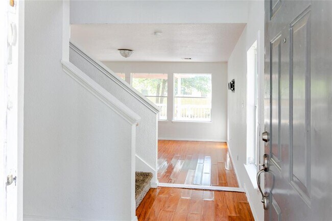 Foto del edificio - 15224 Sarah's Creek Dr