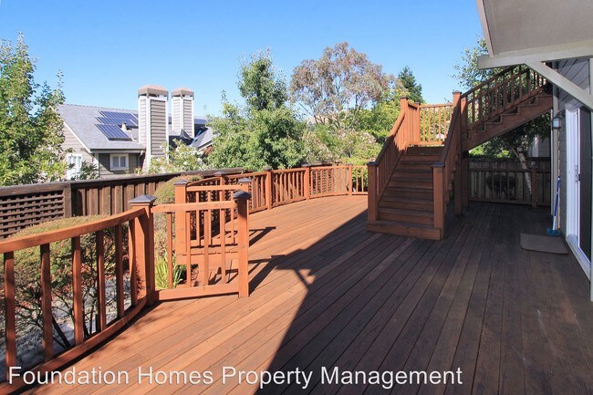 Building Photo - 3 br, 2.5 bath House - 3 Presidio Ct.